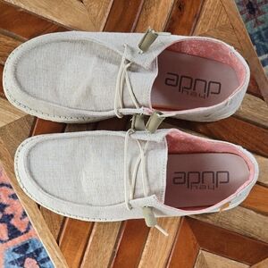 Hey Dude Women's Cream Loafers